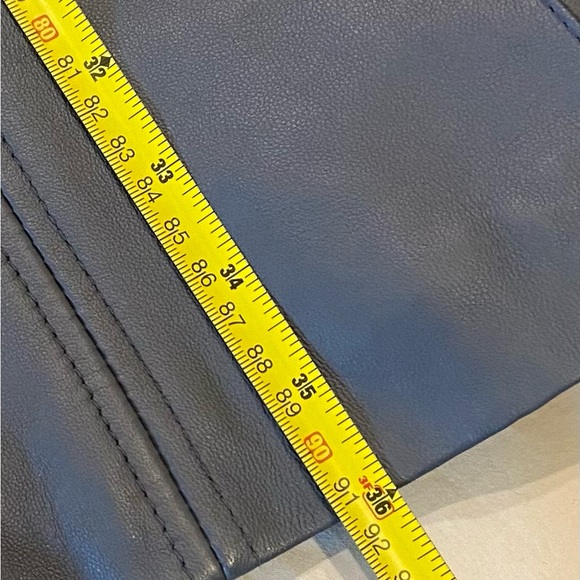 Well made 100% Leather trench coat. Lots of high end details. Size Small. - Picture 10 of 10